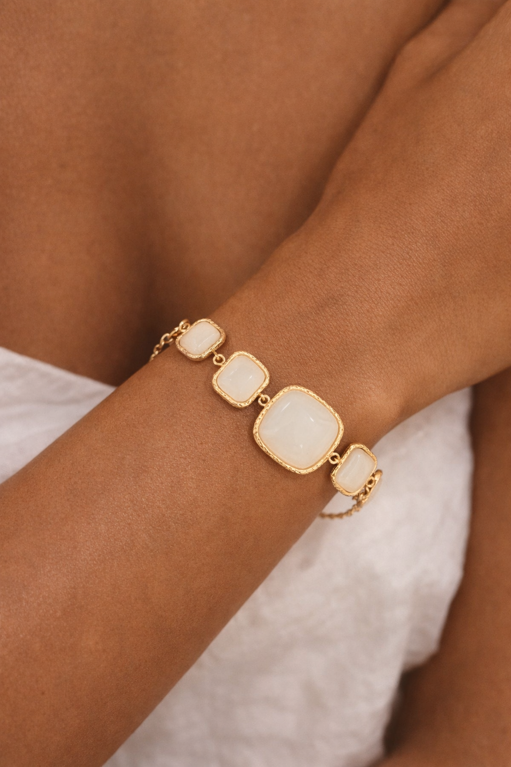 SELENE IVORY - BRACELET Dourado